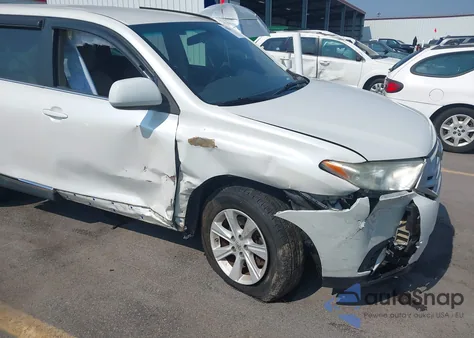 2013 Toyota Highlander Plus z USA, uszkodzony, nr VIN 5TDZA3EH1DS037825
